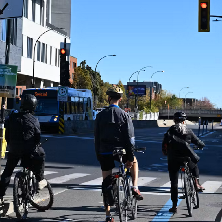 Les cyclistes ont peut-être raison de brûler arrêts et feux rouges